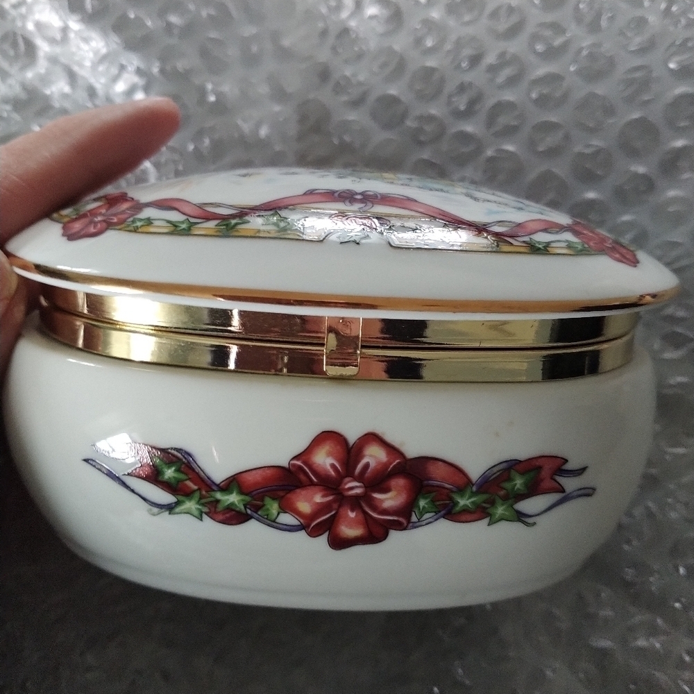 1991 Heritage House Melodies of Christmas-O Come All Ye Faithful Music Box - Picture 6 of 8